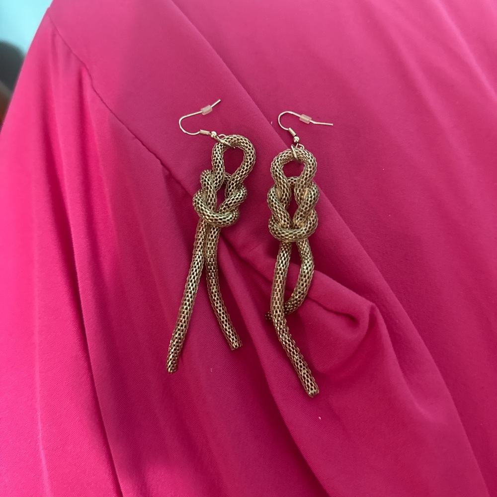 Elegant Gold Knot Earrings